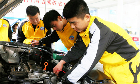 鄭州萬(wàn)通汽車學(xué)校_實(shí)訓(xùn)實(shí)戰(zhàn)
